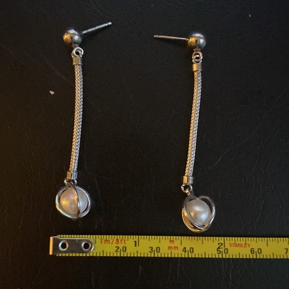 Freshwater Caged Pearl Earrings - Picture 3 of 4